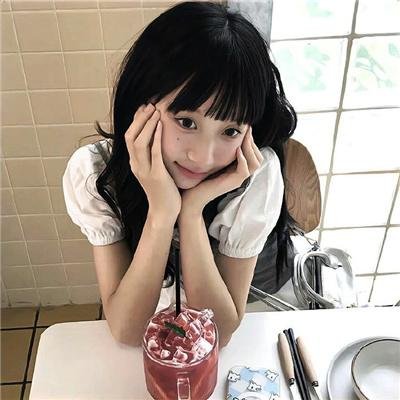 迎风而立的狮子